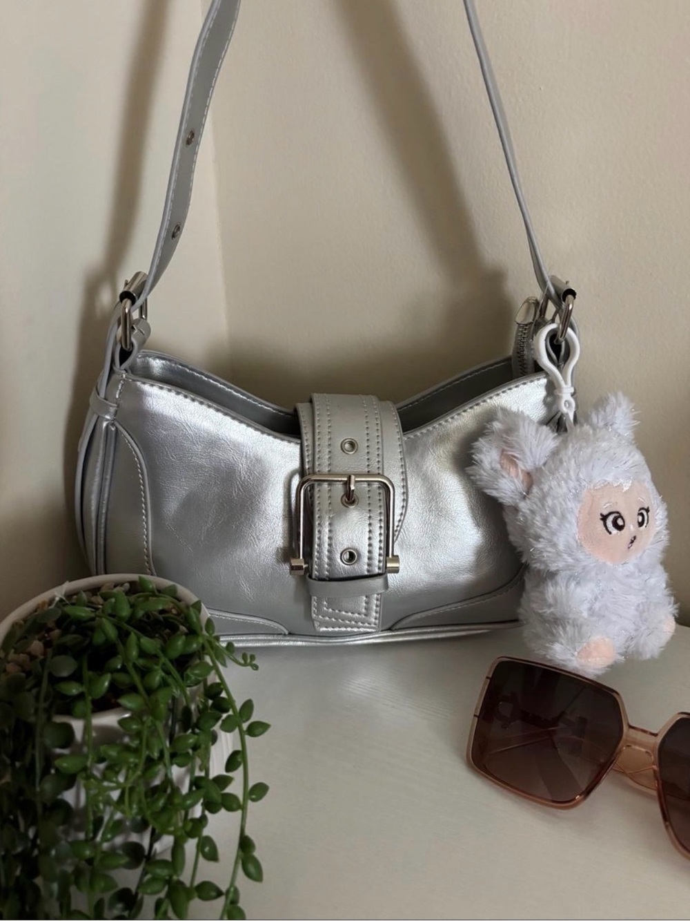 silver metallic shoulder bag